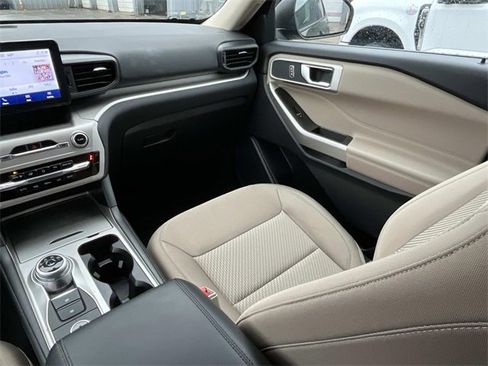 Used 2023 Ford Explorer XLT image 15