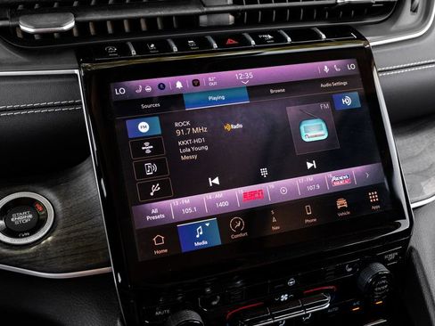 Used 2022 Jeep Grand Cherokee Limited image 40