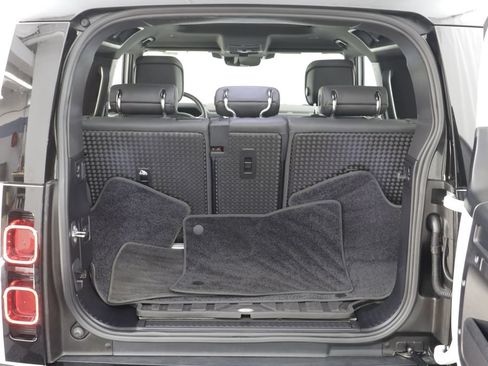 Certified 2025 Land Rover Defender 90 X-Dynamic SE AWD/4WD image 18