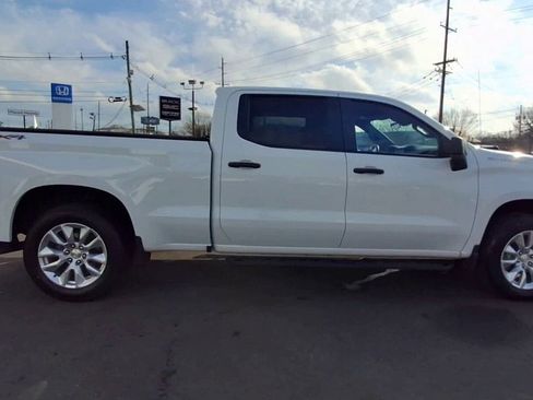 Used 2023 Chevrolet Silverado 1500 Custom image 9