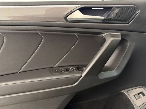 Used 2024 Volkswagen Tiguan SE R-Line image 12