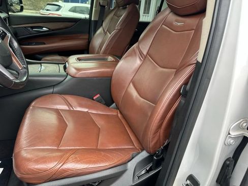 Used 2019 Cadillac Escalade Luxury AWD/4WD image 28