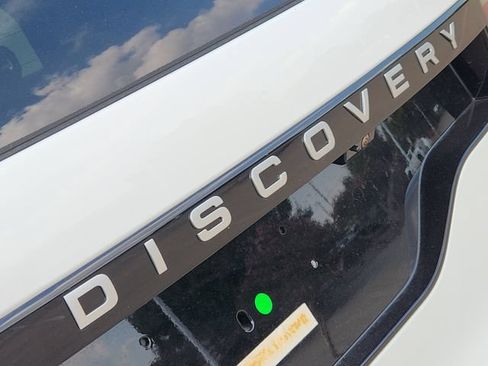 Used 2025 Land Rover Discovery S AWD/4WD image 8