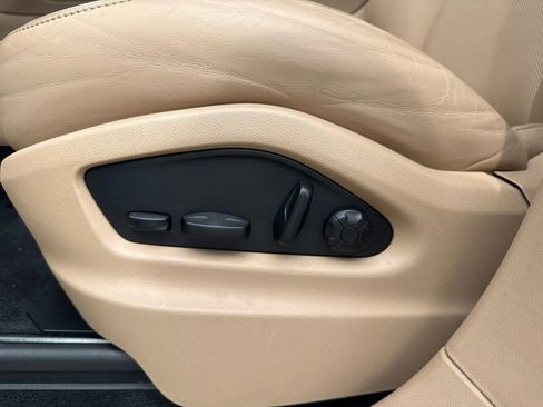 Used 2023 Porsche Cayenne AWD/4WD image 18