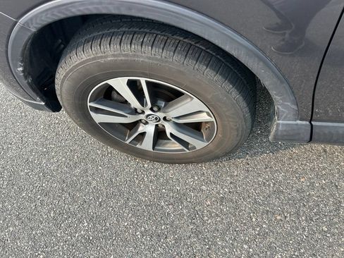 Used 2018 Toyota RAV4 XLE AWD/4WD image 12