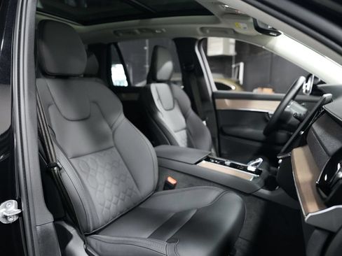 Used 2025 Volvo XC90 B6 Plus AWD/4WD image 41
