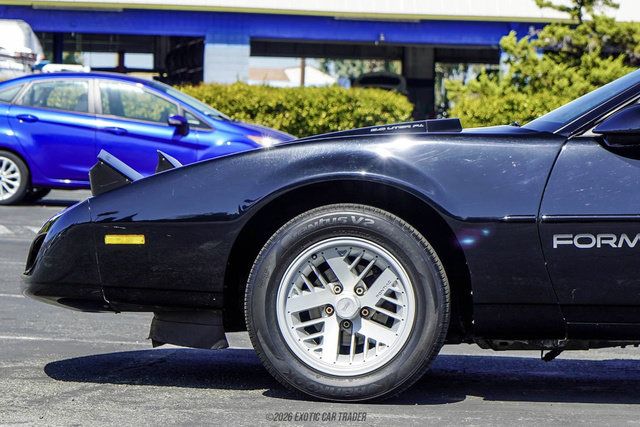 Used 1992 Pontiac Firebird Formula RWD image 4