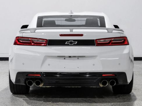 Used 2018 Chevrolet Camaro SS RWD image 7