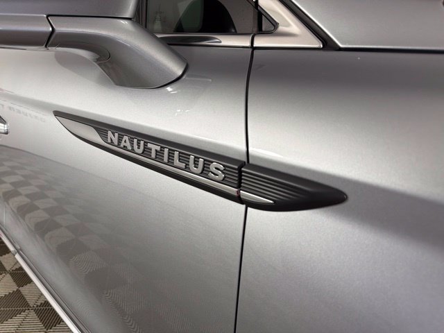 Used 2023 Lincoln Nautilus Reserve w/ Luxury Package AWD/4WD image 17