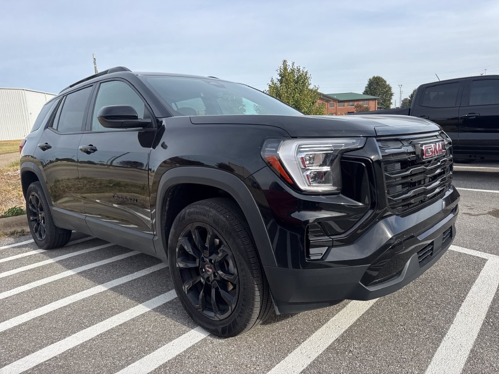 Used 2026 GMC Terrain Elevation w/ Elevation Premium Package FWD image 4