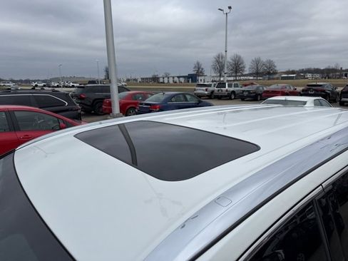 Used 2019 Toyota Highlander Limited image 3