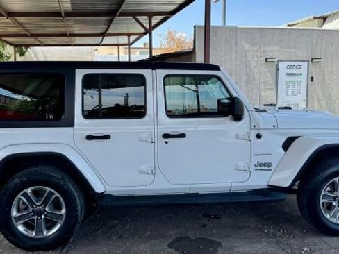 Used 2019 Jeep Wrangler Unlimited Sahara image 3