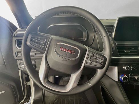 Used 2023 GMC Yukon SLT w/ SLT Premium Package AWD/4WD image 11