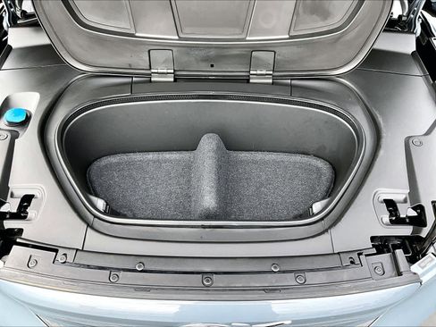 Used 2023 Volvo XC40 Recharge Plus image 34