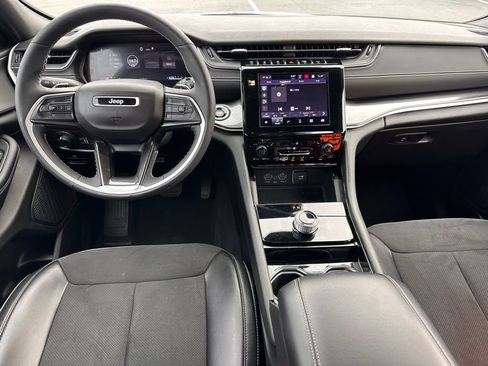 Used 2023 Jeep Grand Cherokee Altitude image 25