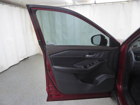 Used 2022 Nissan Rogue SV w/ SV Premium Package FWD image 22
