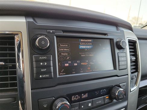 Used 2019 Nissan Titan SV w/ SV Convenience Package image 21