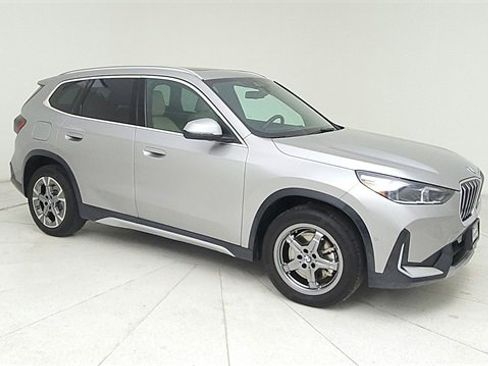 Used 2025 BMW X1 xDrive28i image 3