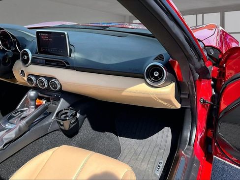 Used 2017 MAZDA MX-5 Miata RF Grand Touring image 17