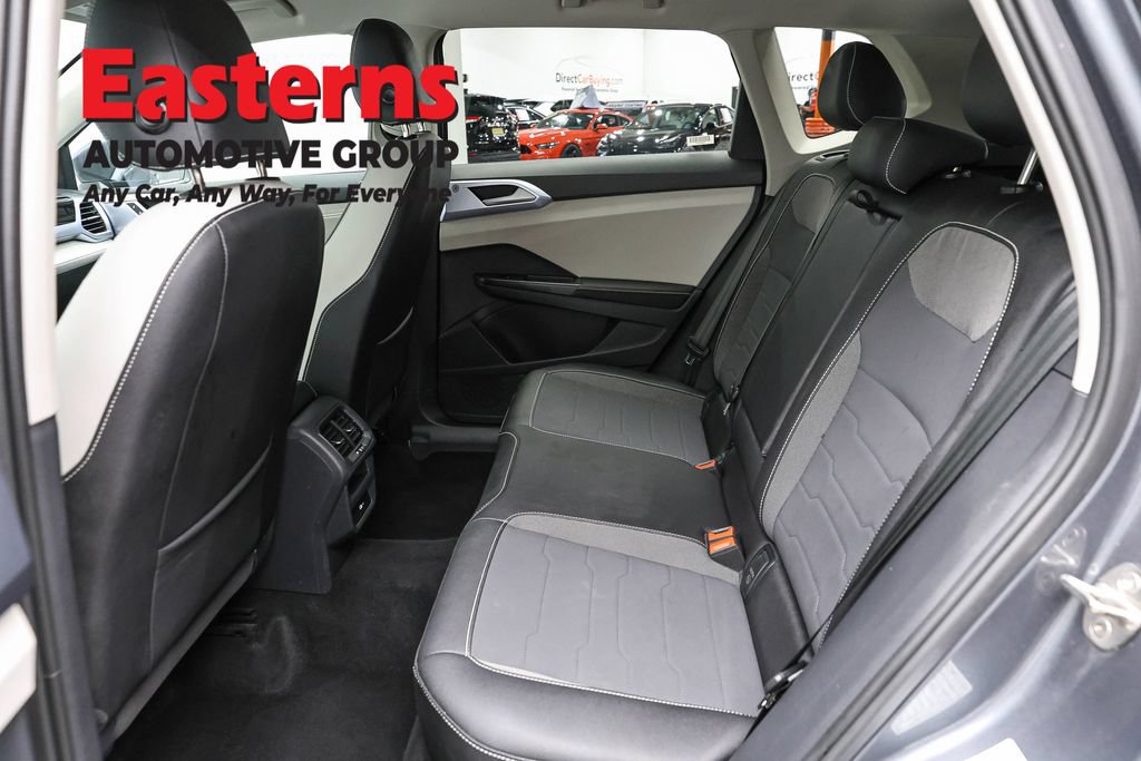 Used 2025 Volkswagen Taos SE AWD/4WD image 22