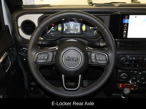 Used 2024 Jeep Wrangler Unlimited AWD/4WD image 7