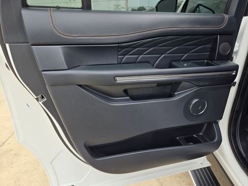 Used 2023 Ford Expedition Max Platinum RWD image 22