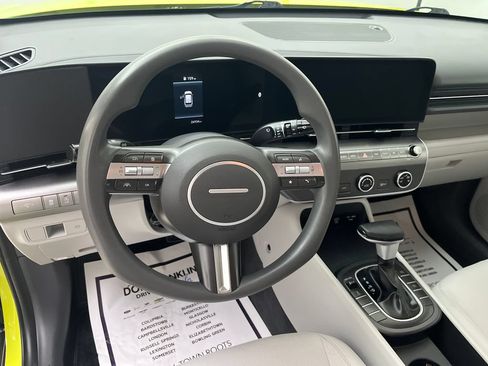 Used 2025 Hyundai Kona SE AWD/4WD image 17