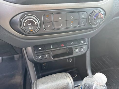 Used 2016 Chevrolet Colorado Z71 AWD/4WD image 17