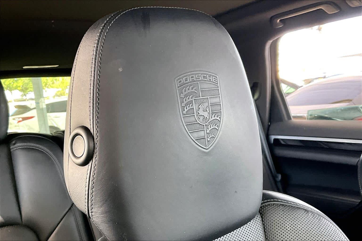 Used 2017 Porsche Cayenne Platinum Edition AWD/4WD image 31