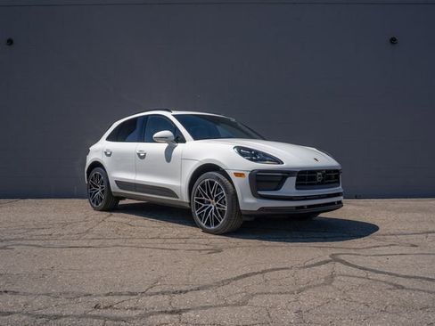 New 2026 Porsche Macan AWD/4WD image 9