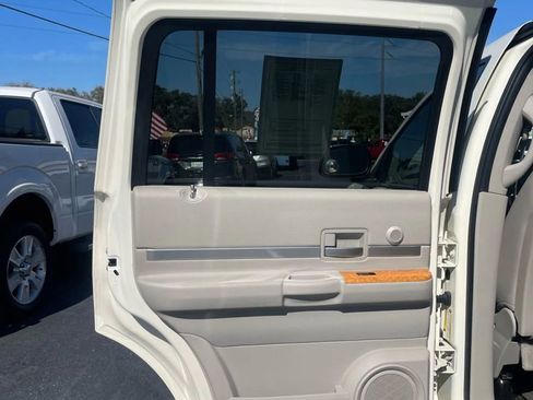 Used 2008 Chrysler Aspen Limited image 19