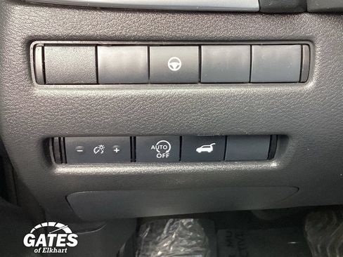 Used 2024 Nissan Rogue SV FWD image 15