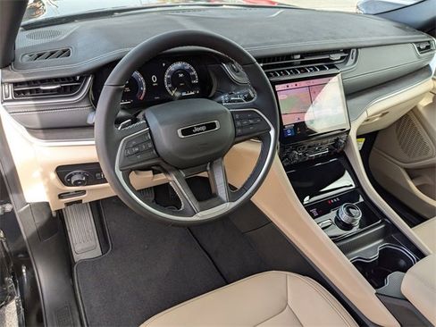 New 2025 Jeep Grand Cherokee Limited image 15