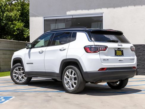 Used 2025 Jeep Compass Limited AWD/4WD image 11