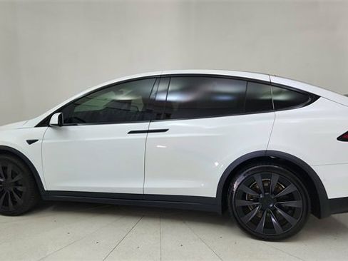 Used 2022 Tesla Model X Plaid image 4