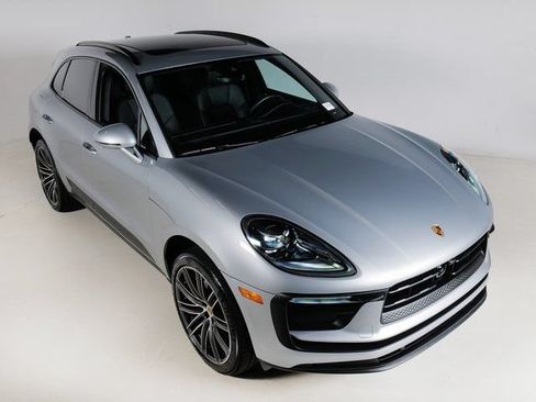Certified 2026 Porsche Macan AWD/4WD image 33