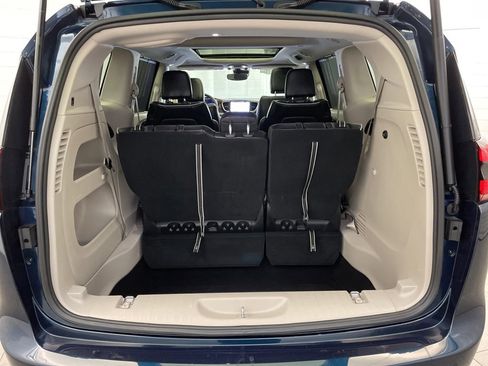 Certified 2024 Chrysler Pacifica Limited image 28