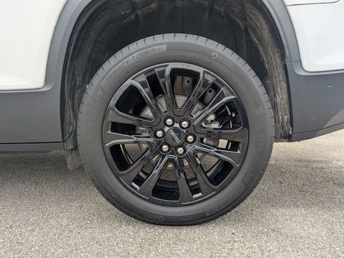 Used 2023 GMC Acadia SLT w/ Elevation Edition image 17