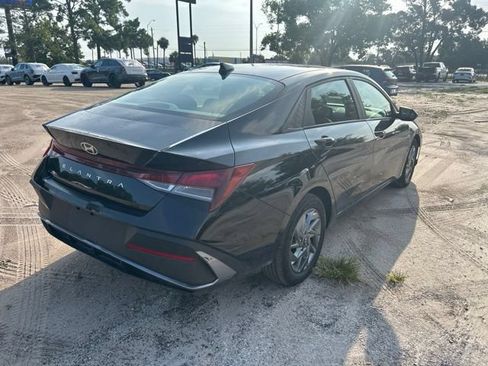 Used 2024 Hyundai Elantra SEL FWD image 4