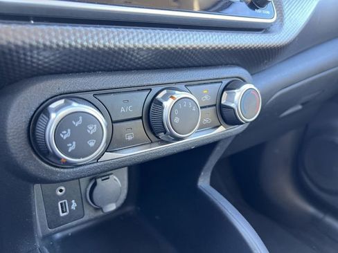 Used 2020 Nissan Kicks S FWD image 11