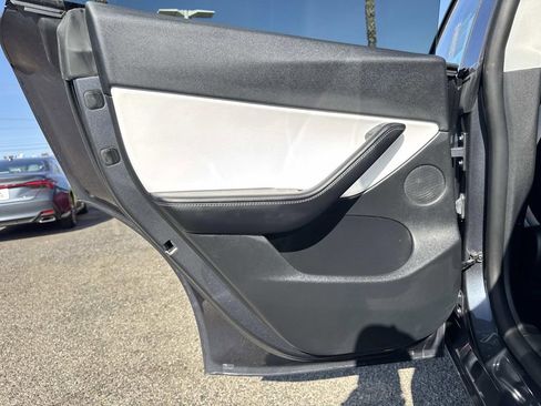 Used 2021 Tesla Model Y Long Range image 22