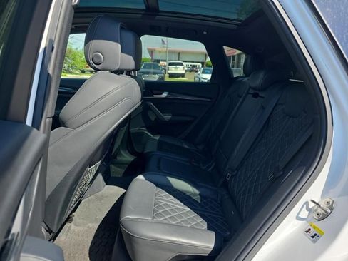 Used 2023 Audi SQ5 Premium Plus w/ Premium Plus Package AWD/4WD image 16