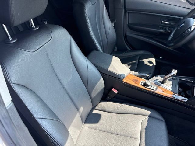 Used 2017 BMW 320i xDrive Sedan AWD/4WD image 14
