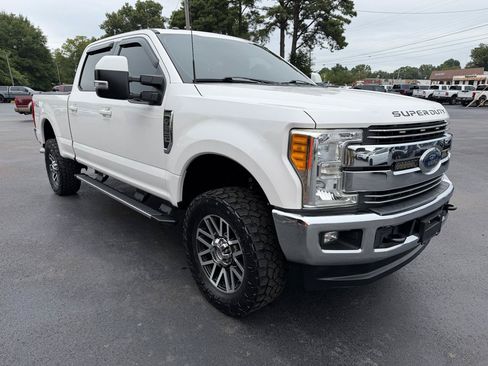Used 2017 Ford F250 Lariat w/ Lariat Value Package AWD/4WD image 2