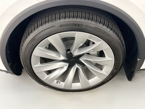 Used 2026 Tesla Model Y Long Range image 11