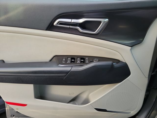 Used 2025 Kia Sportage EX FWD image 14