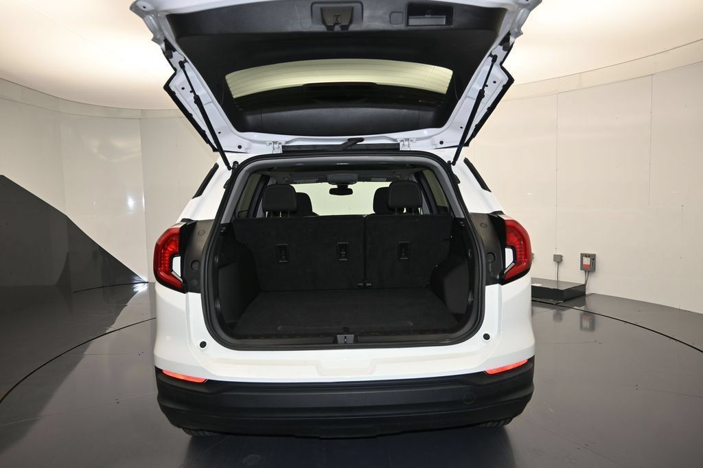 Used 2024 GMC Terrain SLE FWD image 24