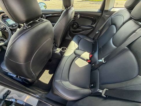Used 2021 MINI Cooper 4-Door Hardtop w/ 6.5" Touchscreen Package FWD image 19