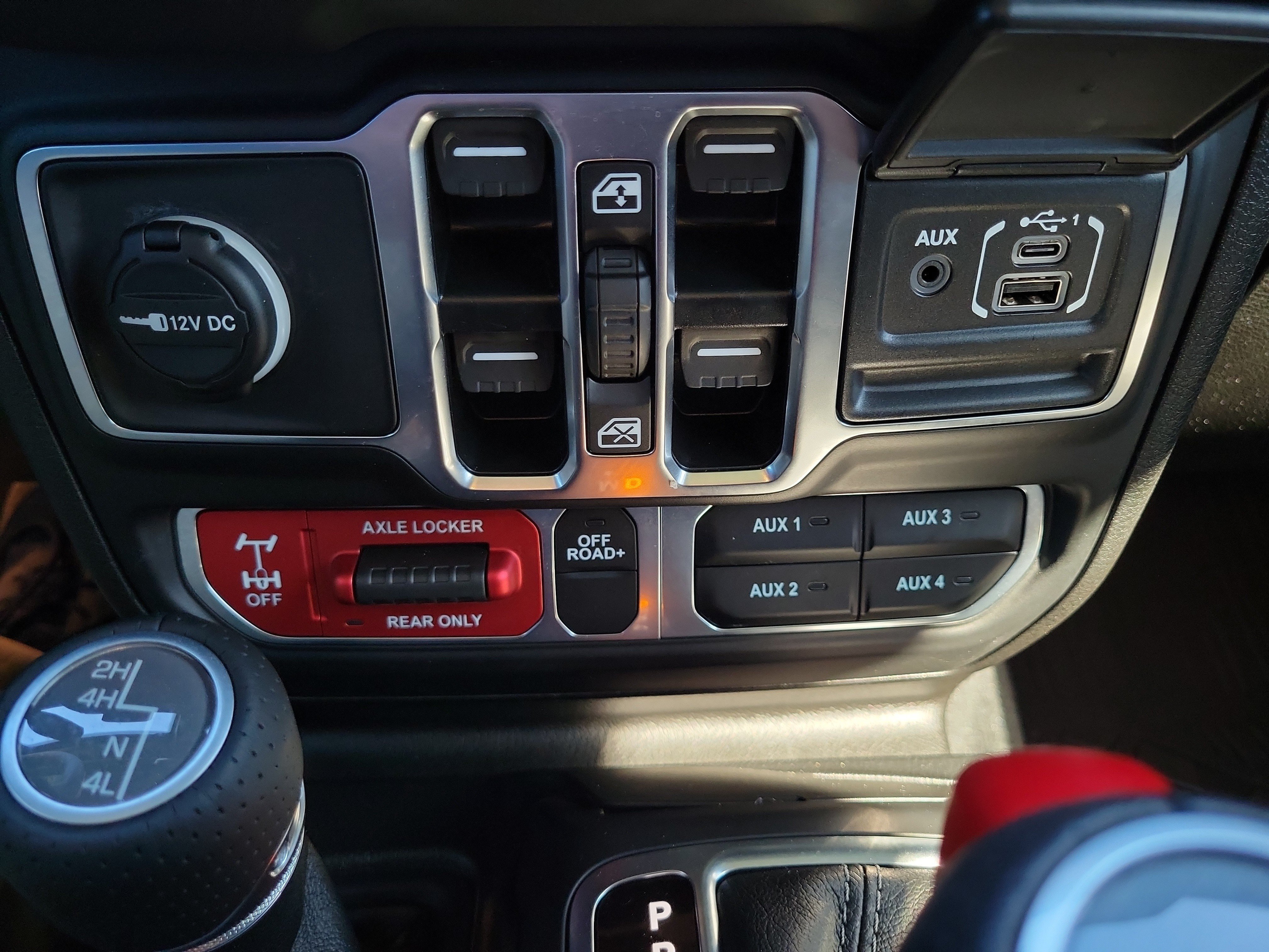 Used 2025 Jeep Gladiator Mojave w/ Safety Group AWD/4WD image 23