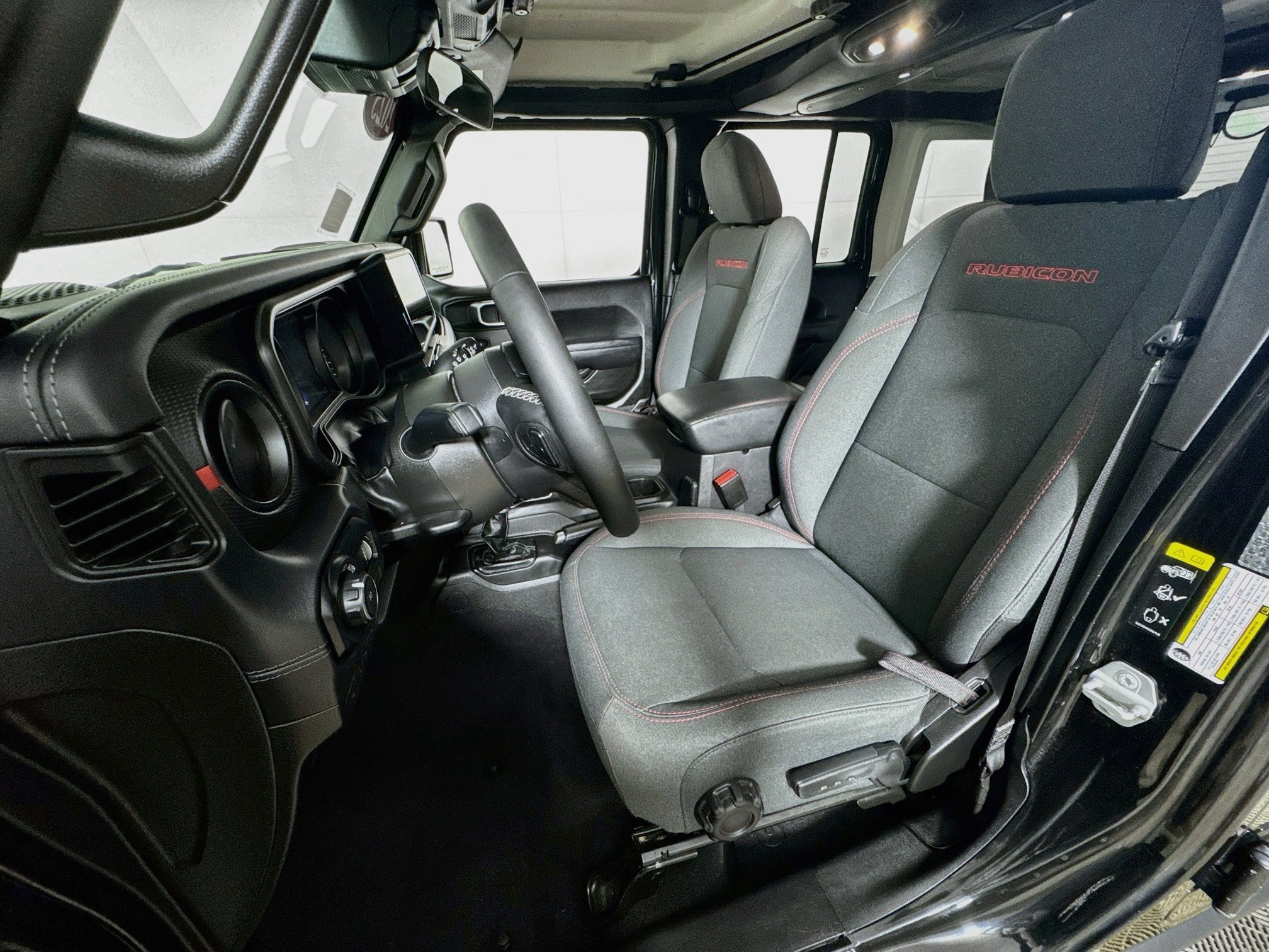 Used 2025 Jeep Wrangler Unlimited Rubicon AWD/4WD image 12